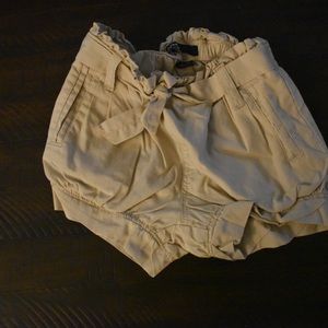 Baby girls baby gap size 6-12 month shorts.  In great condition.